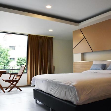 Hotel Tuck Me In Chiang Mai Exterior foto