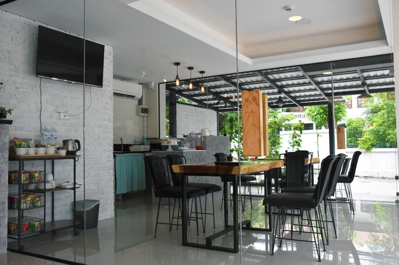 Hotel Tuck Me In Chiang Mai Exterior foto